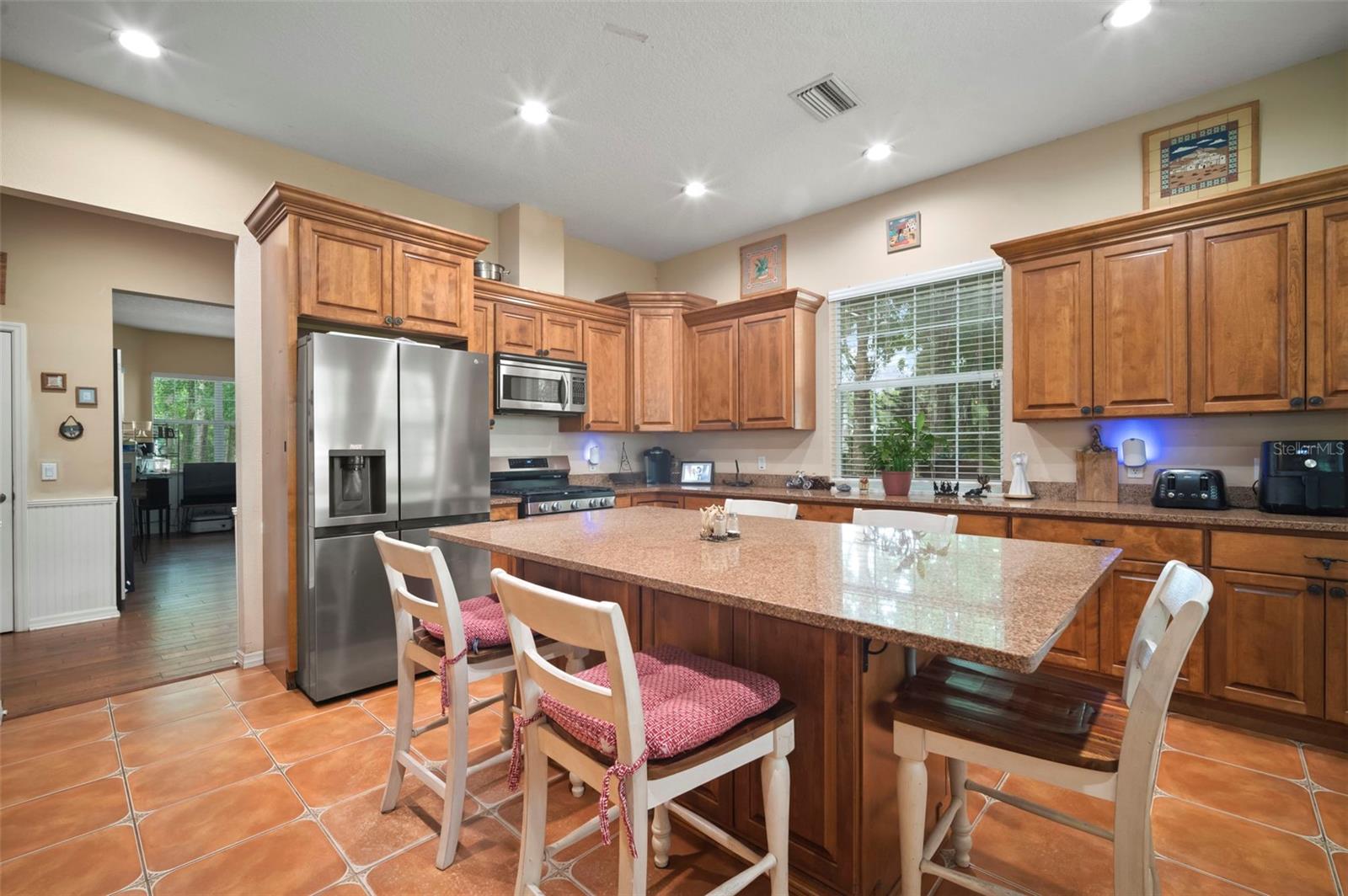 Listing photo id 14 for 1934 Rowland Drive