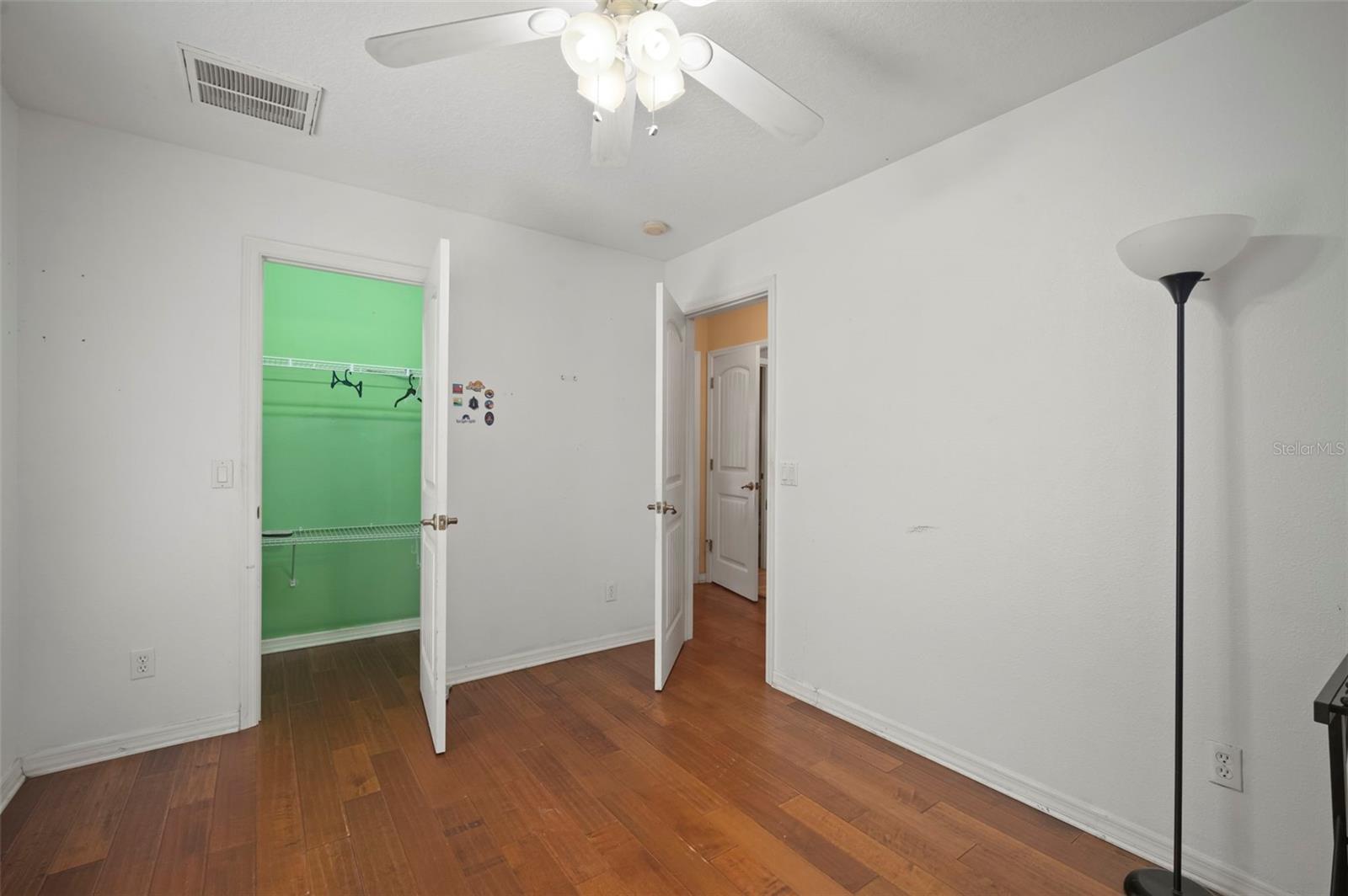 Listing photo id 26 for 1934 Rowland Drive
