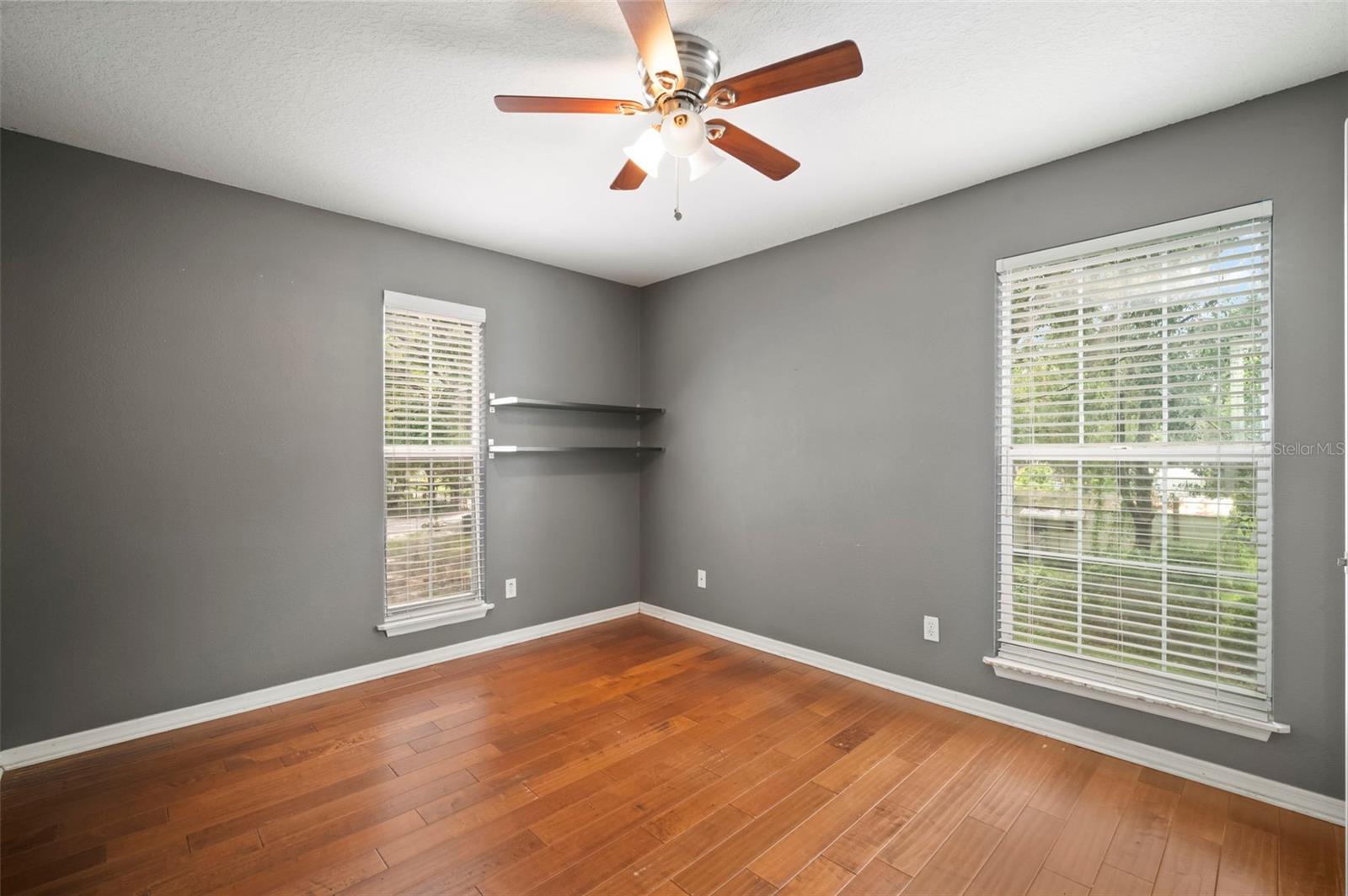 Listing photo id 27 for 1934 Rowland Drive