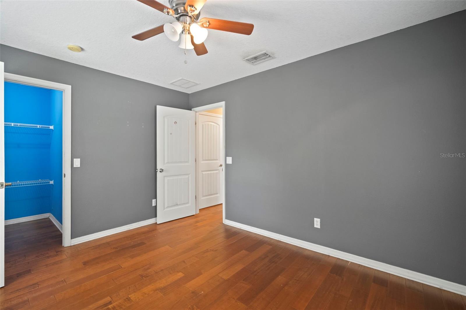 Listing photo id 28 for 1934 Rowland Drive