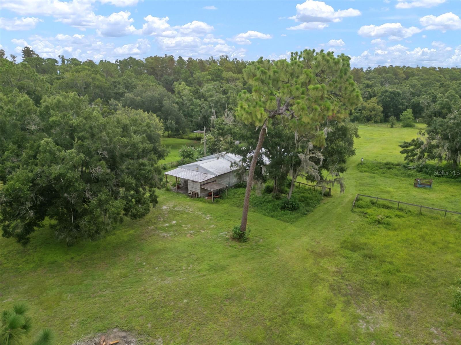 Listing photo id 29 for 1934 Rowland Drive
