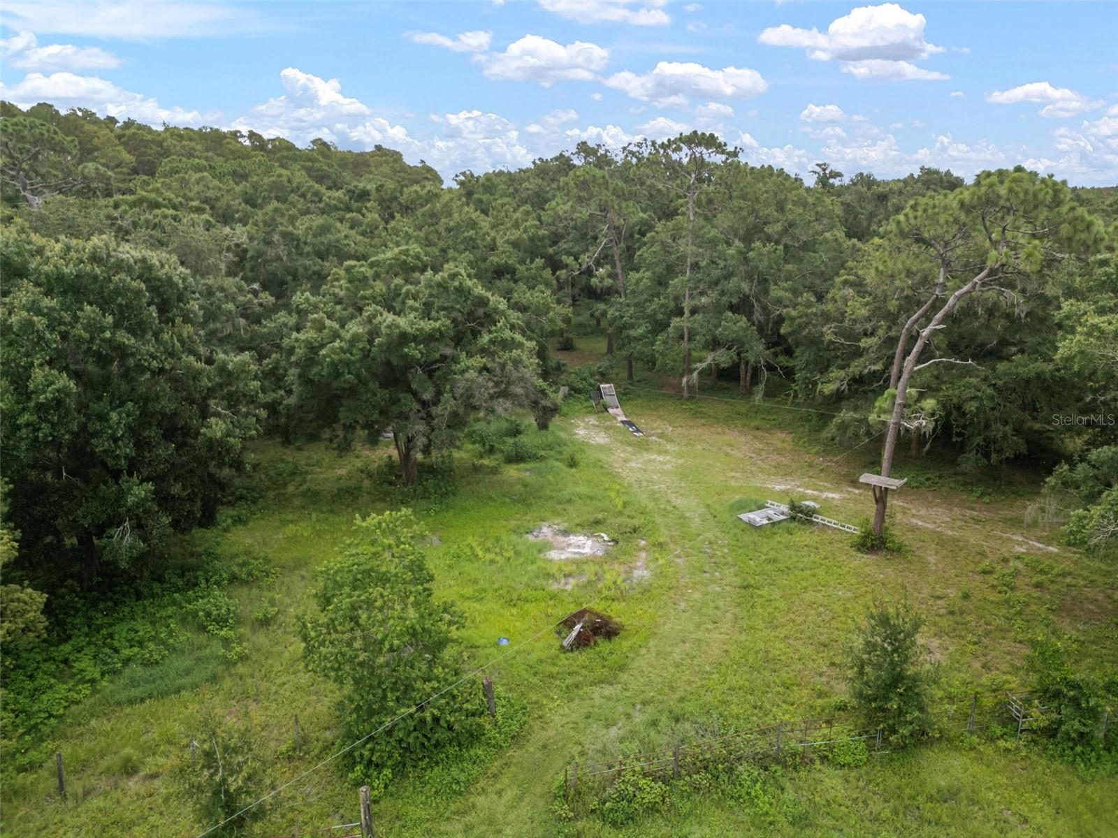 Listing photo id 31 for 1934 Rowland Drive