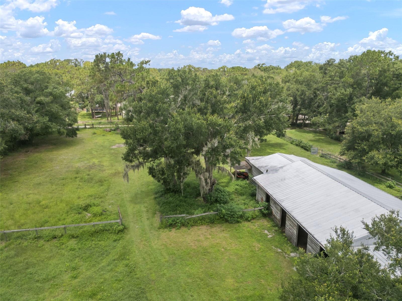 Listing photo id 32 for 1934 Rowland Drive