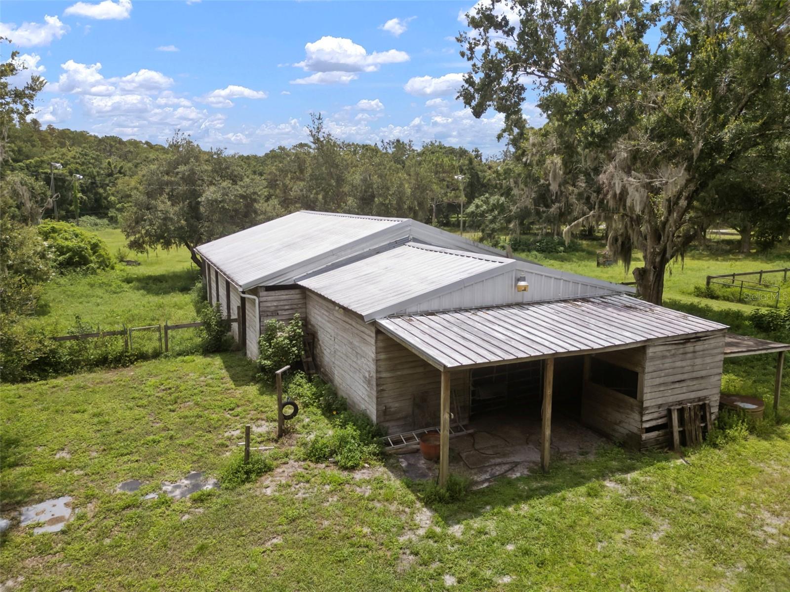 Listing photo id 2 for 1934 Rowland Drive