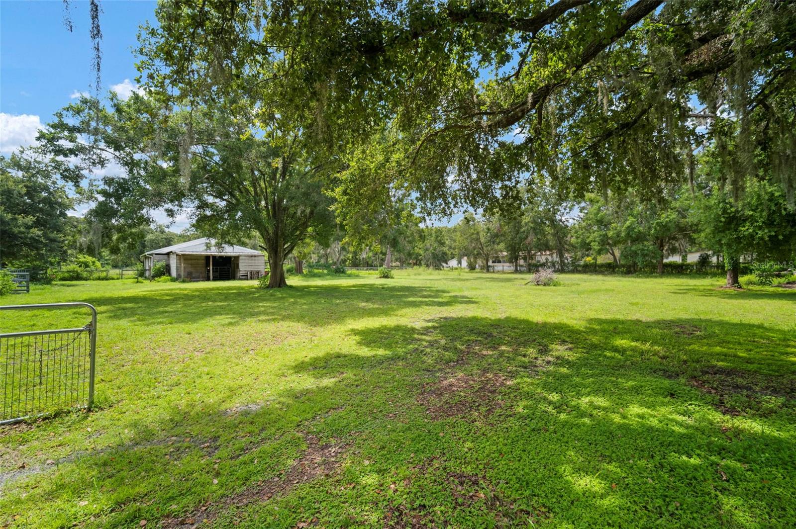 Listing photo id 4 for 1934 Rowland Drive