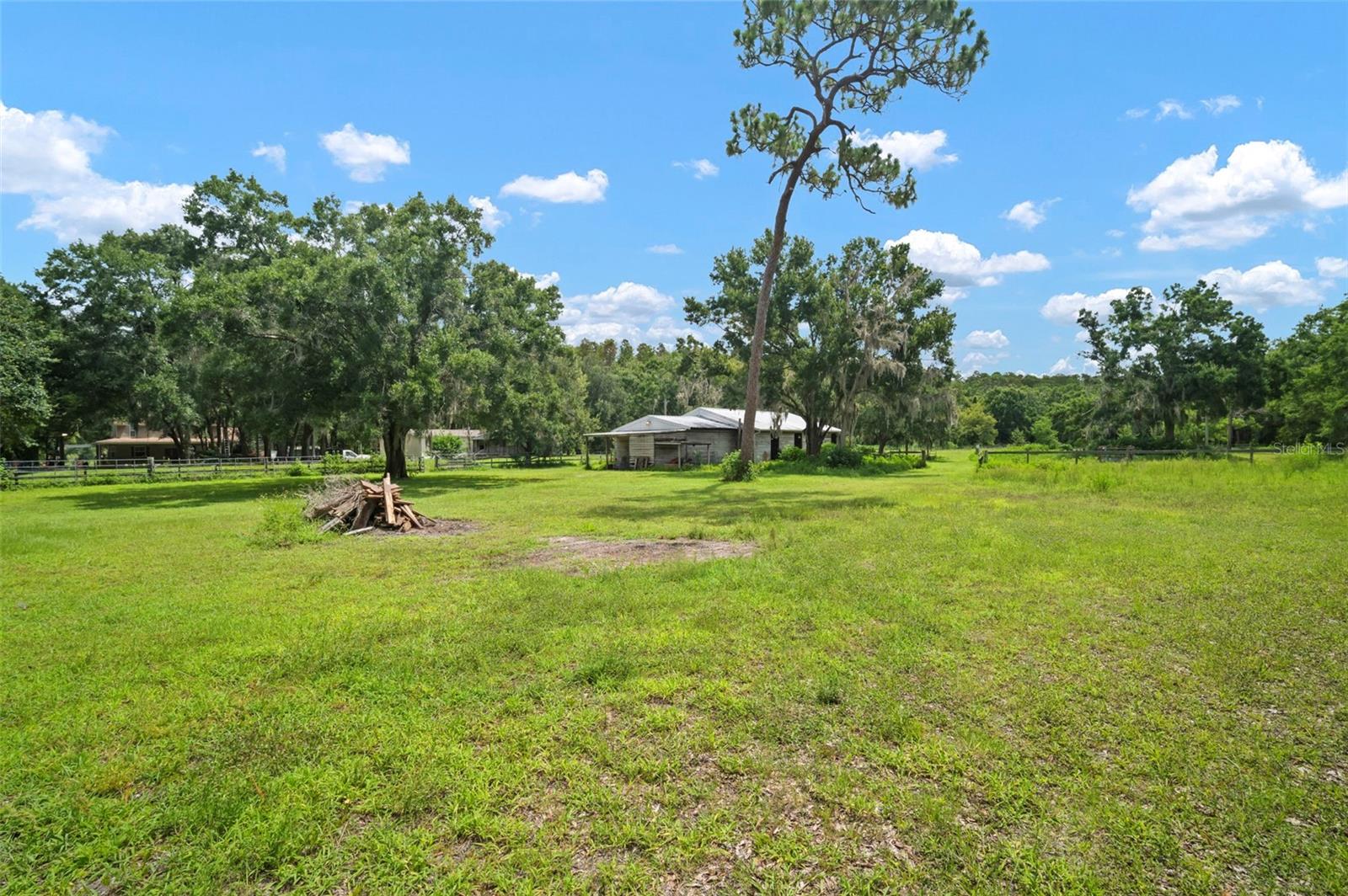 Listing photo id 5 for 1934 Rowland Drive