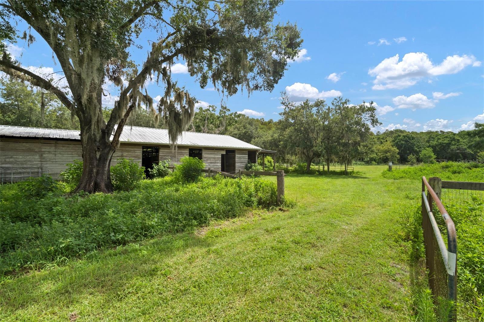 Listing photo id 6 for 1934 Rowland Drive
