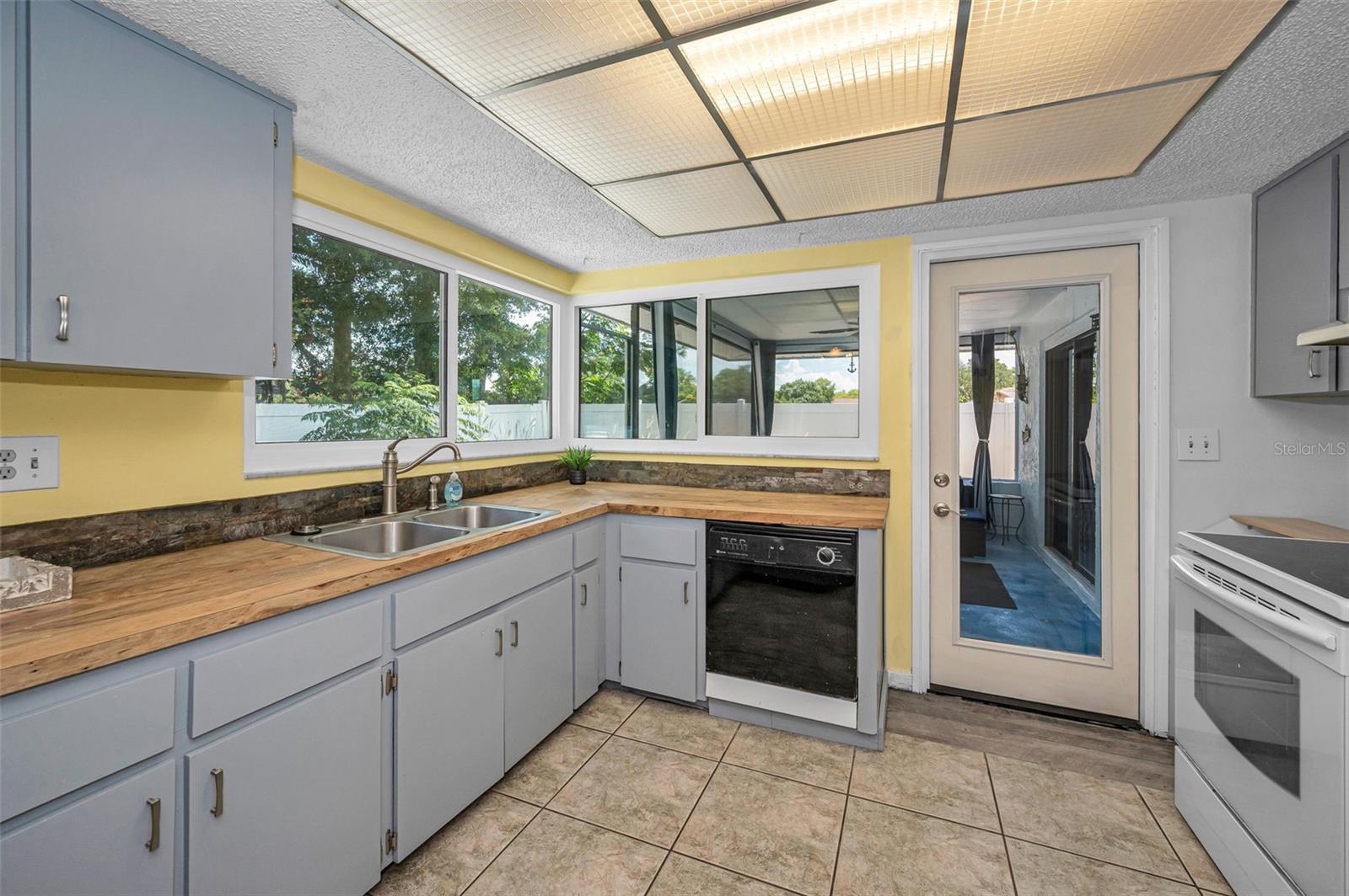 Image 14 of 82 For 505 Whispering Oak Drive