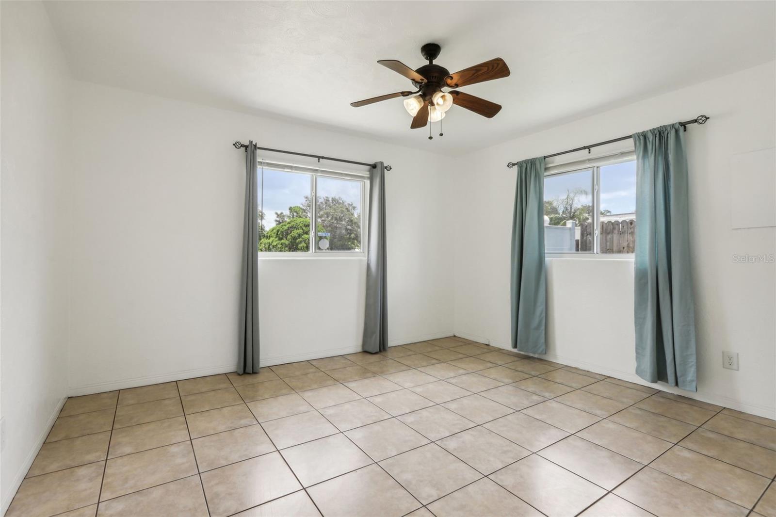 Image 18 of 31 For 992 20th Street Sw