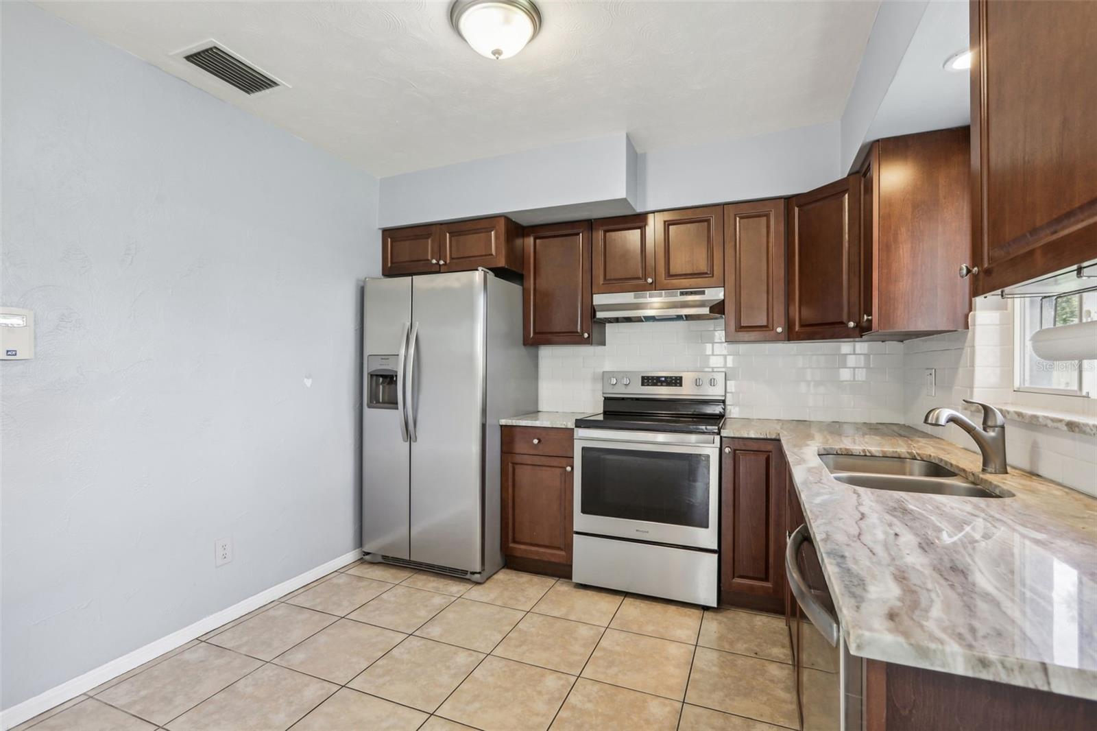 Image 4 of 31 For 992 20th Street Sw