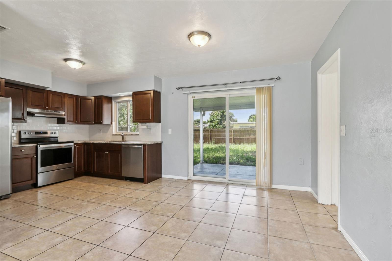 Image 5 of 31 For 992 20th Street Sw