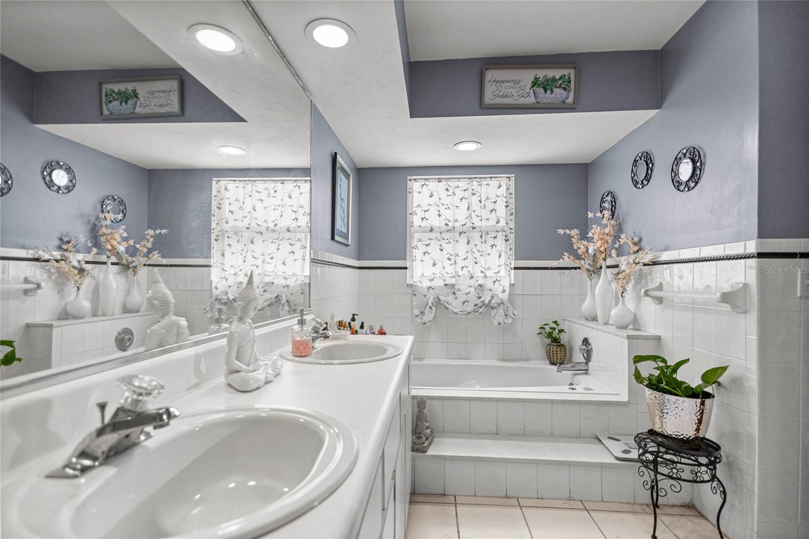 Listing photo id 11 for 8546 Fauci Point