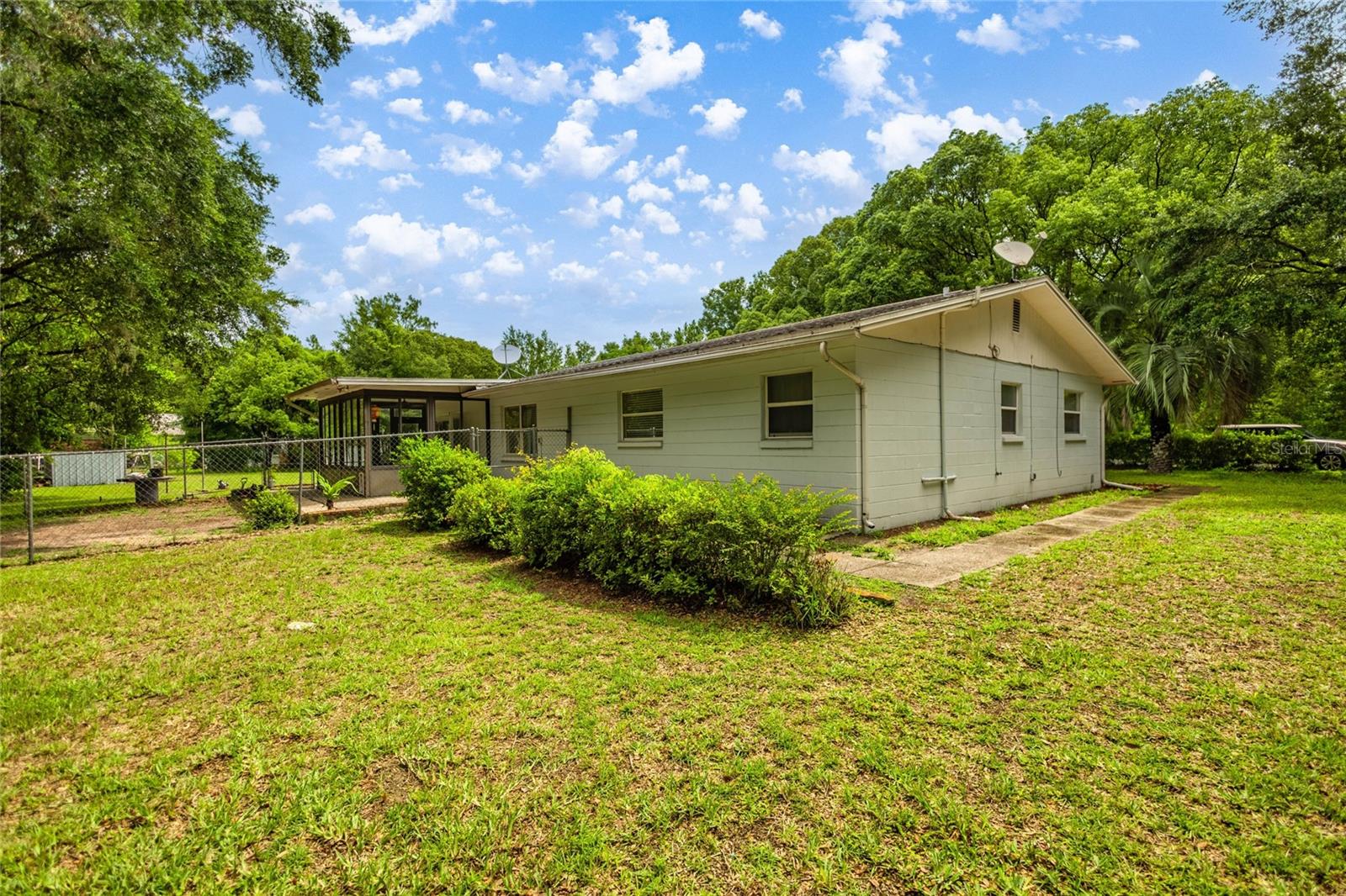 Listing photo id 25 for 8546 Fauci Point