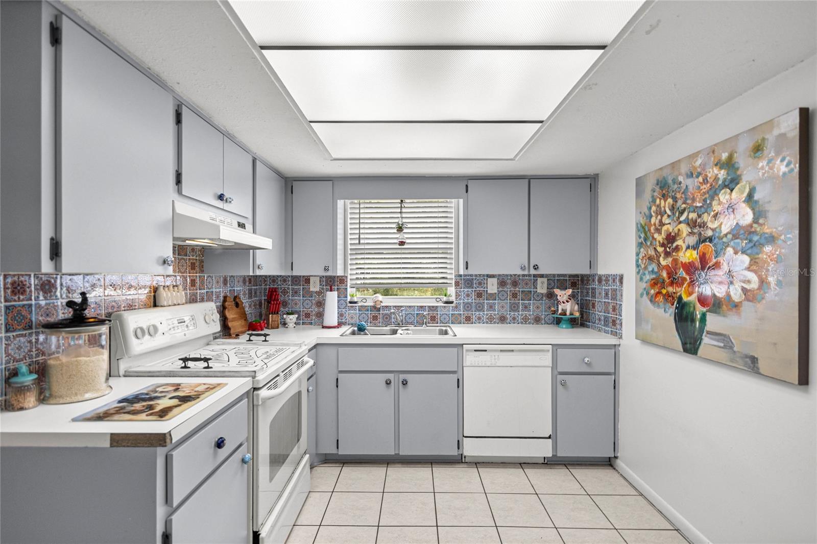 Listing photo id 1 for 8546 Fauci Point