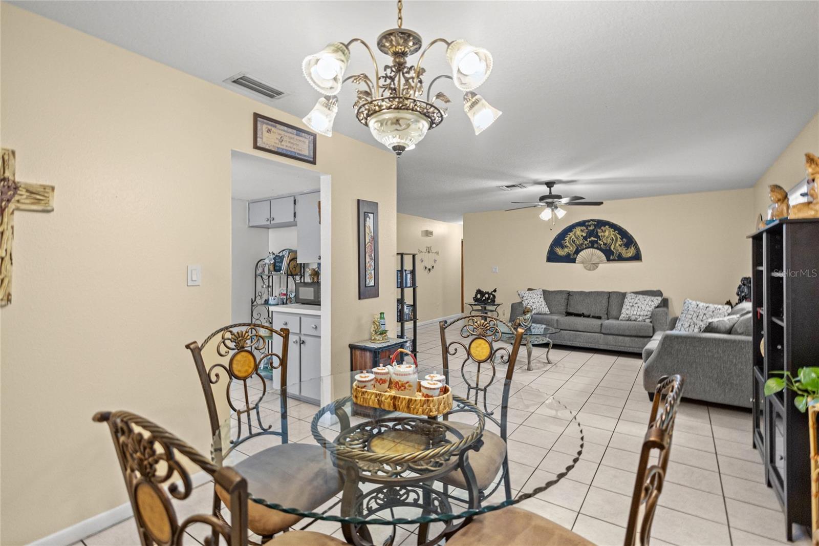 Listing photo id 7 for 8546 Fauci Point
