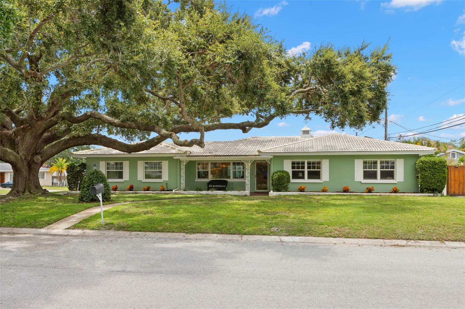 Image 3 of 43 For 2077 Magnolia Drive