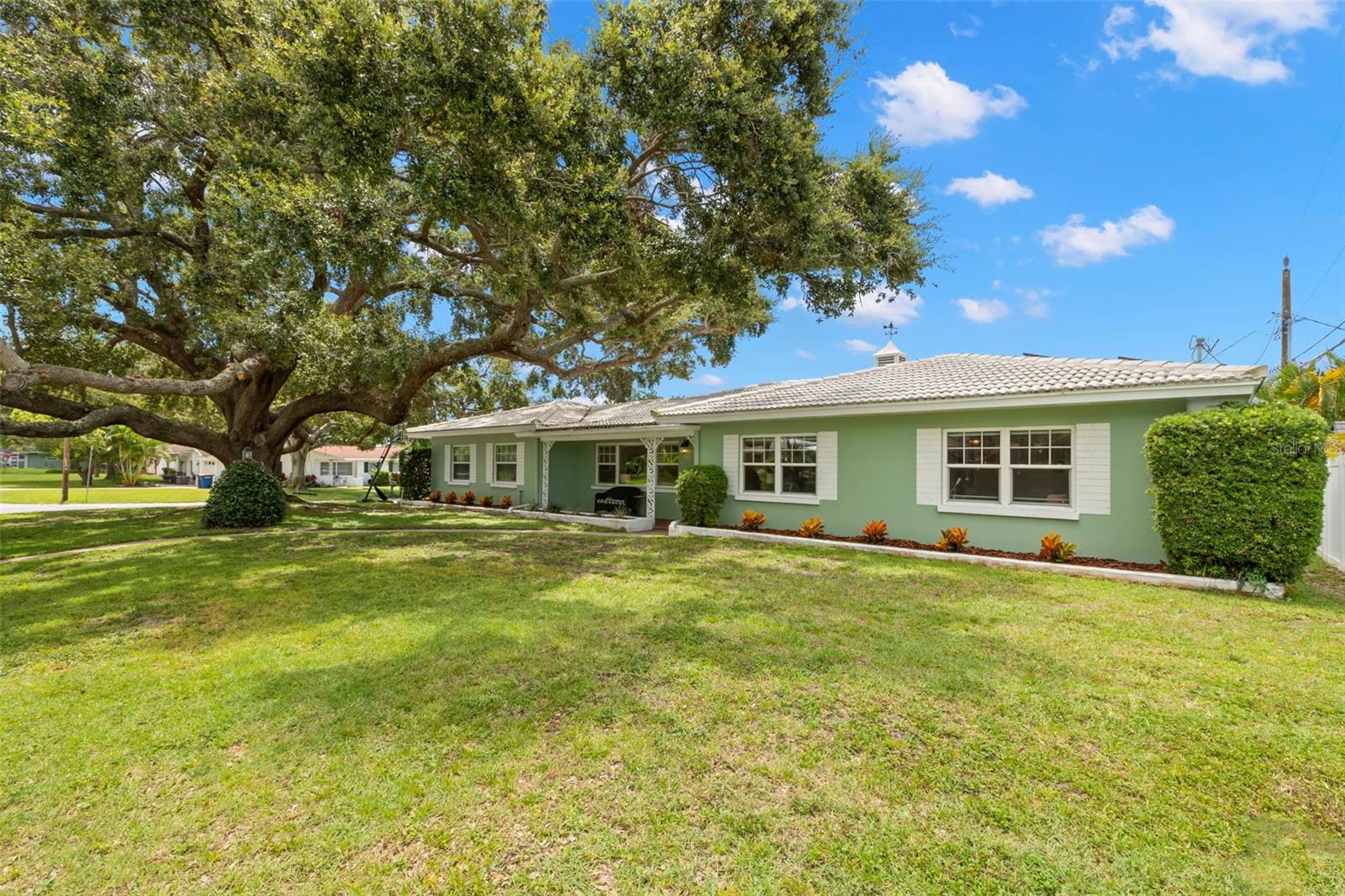 Image 4 of 43 For 2077 Magnolia Drive