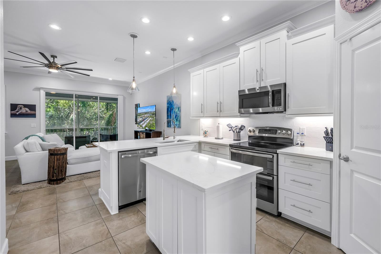Image 13 of 49 For 6024 Anchorage Way S