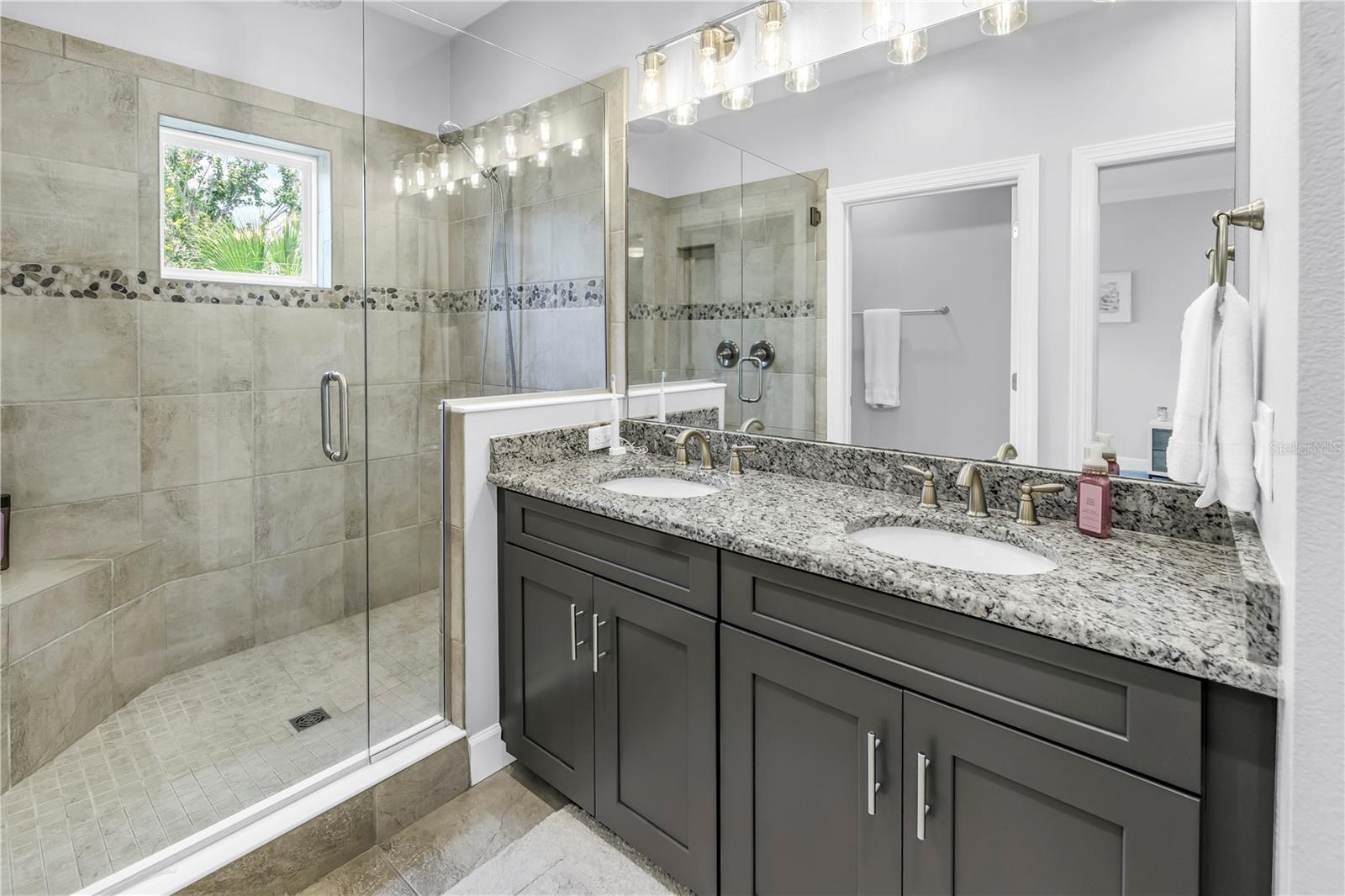 Image 26 of 49 For 6024 Anchorage Way S