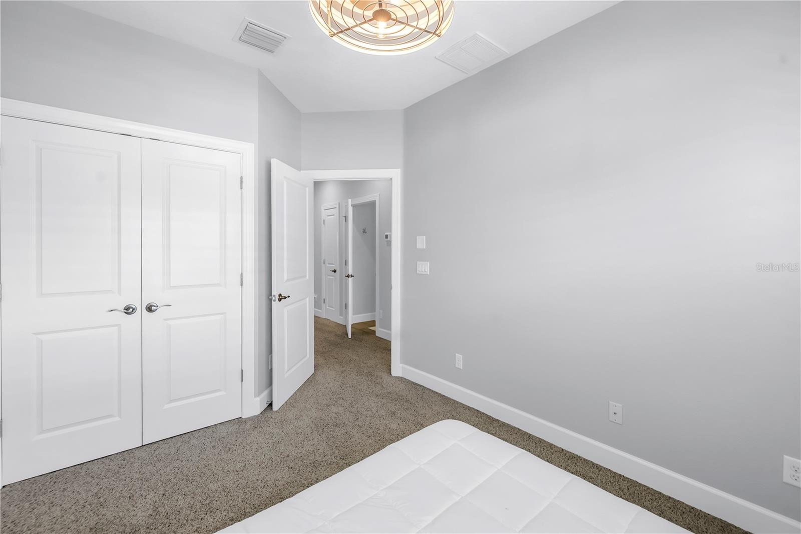 Image 29 of 49 For 6024 Anchorage Way S