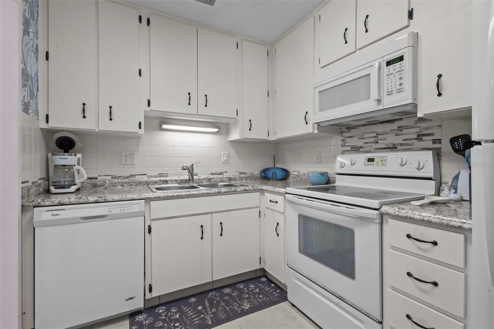 Image 11 of 25 For 2700 Bayshore Boulevard 2312