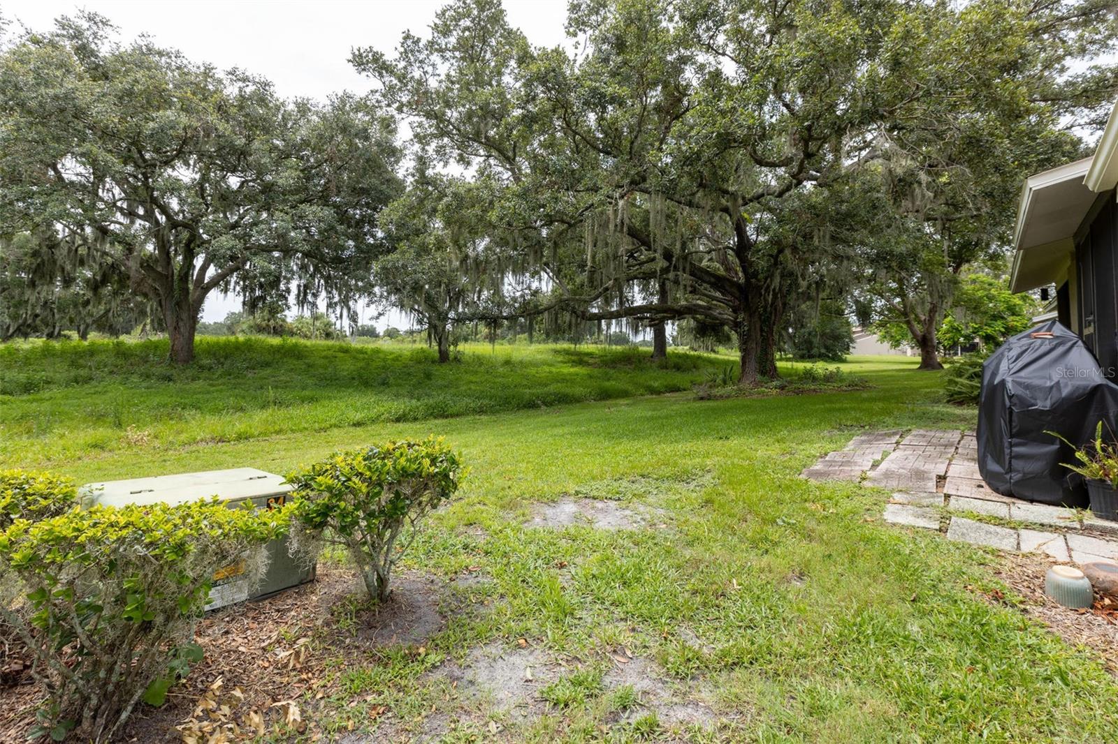Image 8 of 34 For 5225 Imperial Lakes Boulevard 9