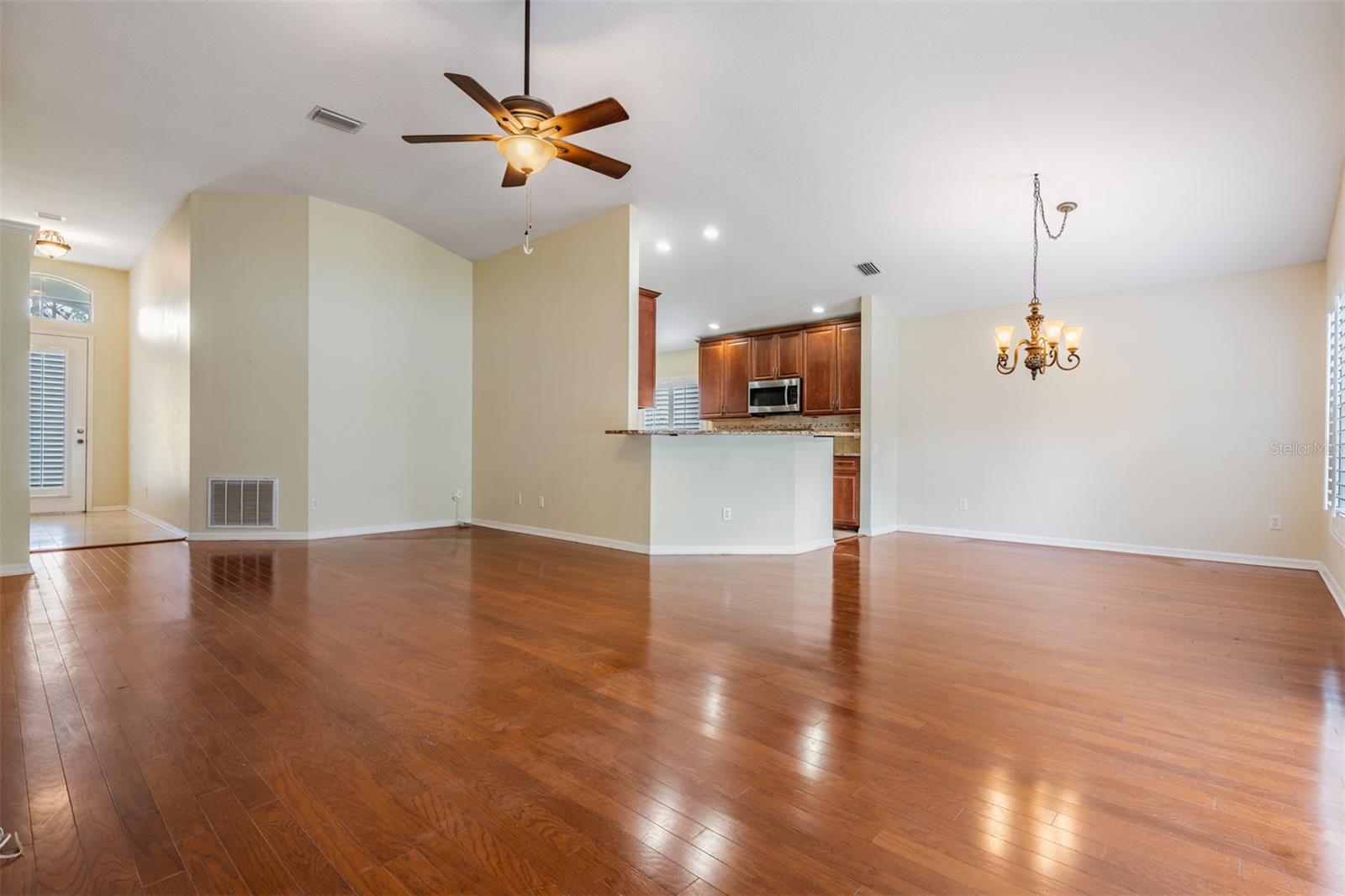 Image 4 of 28 For 5503 Terrain De Golf Drive