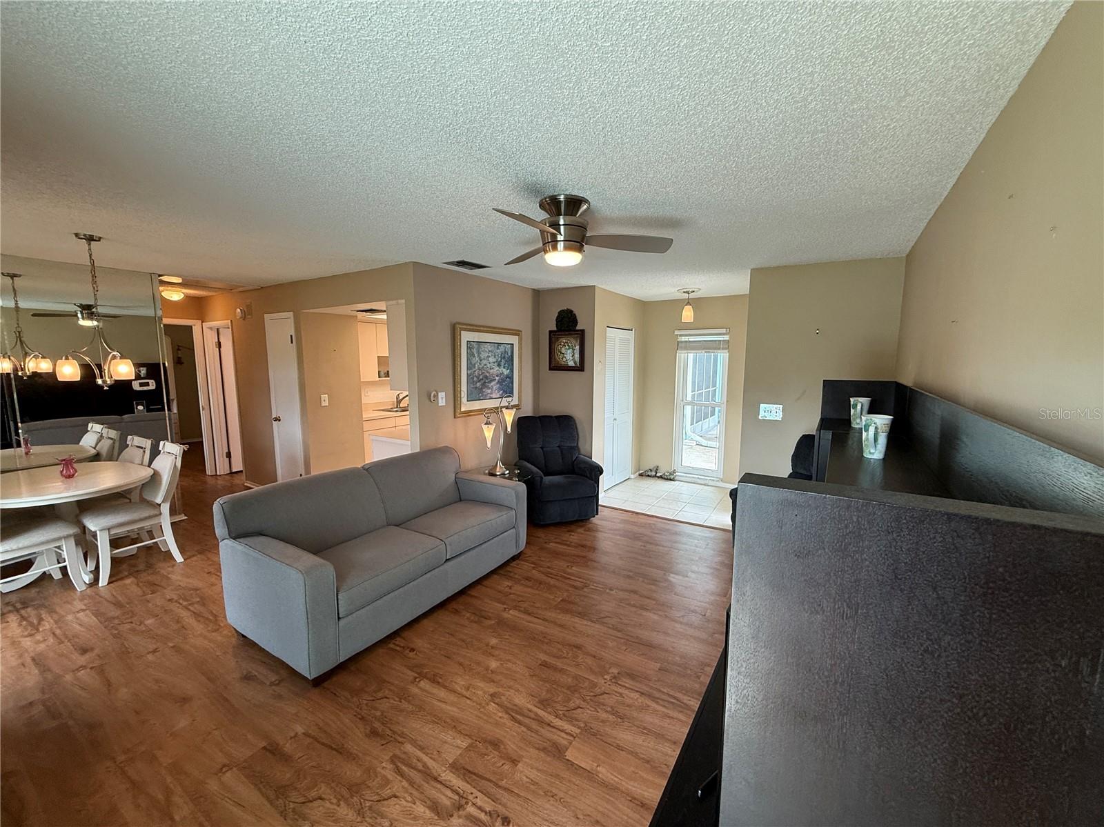 Listing photo id 8 for 2722 Sherbrooke Lane D
