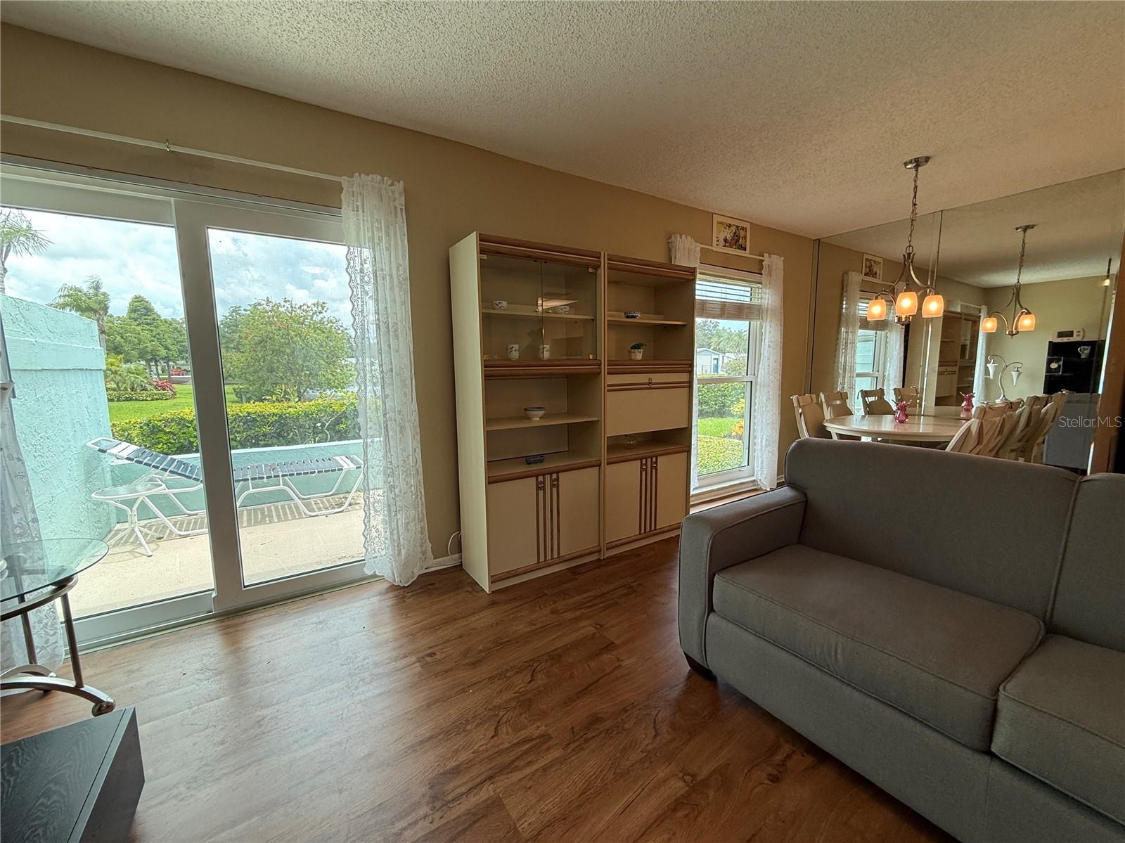 Listing photo id 10 for 2722 Sherbrooke Lane D