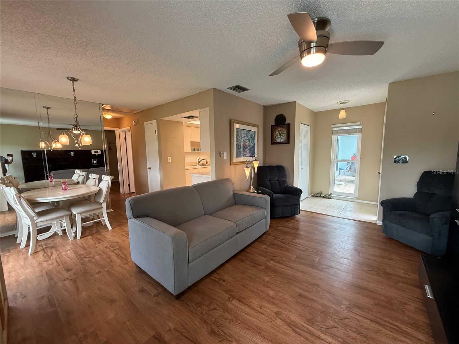 Listing photo id 11 for 2722 Sherbrooke Lane D