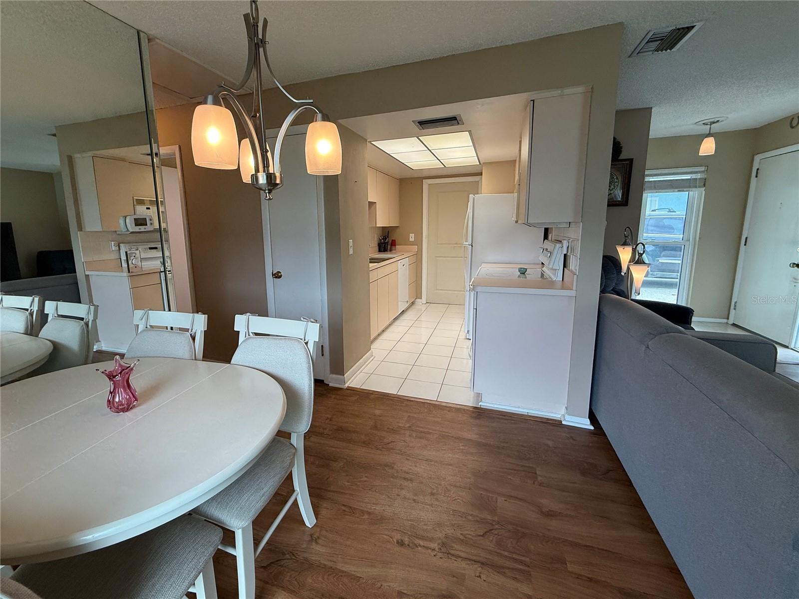 Listing photo id 13 for 2722 Sherbrooke Lane D