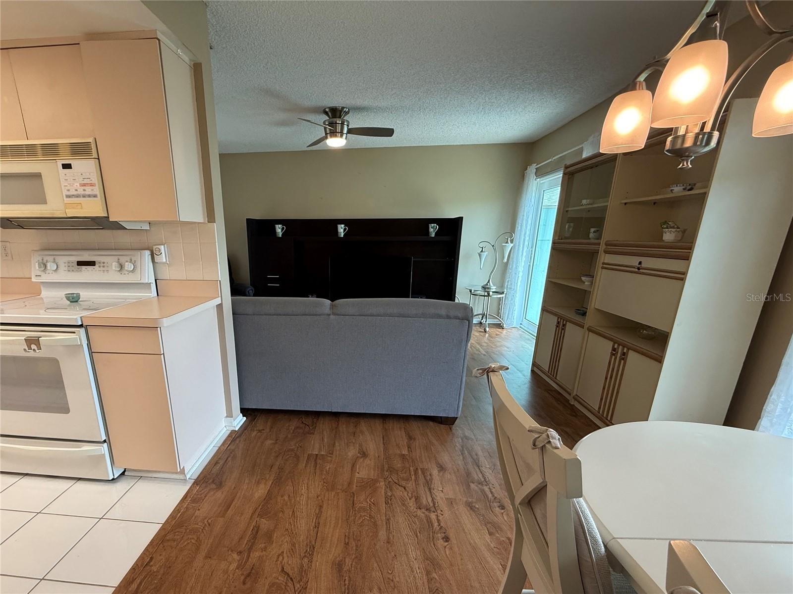Listing photo id 15 for 2722 Sherbrooke Lane D