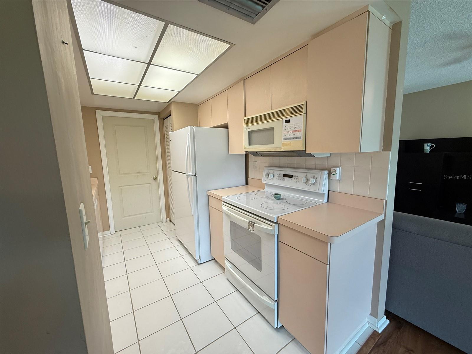 Listing photo id 16 for 2722 Sherbrooke Lane D