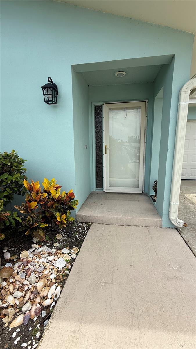 Listing photo id 0 for 2722 Sherbrooke Lane D
