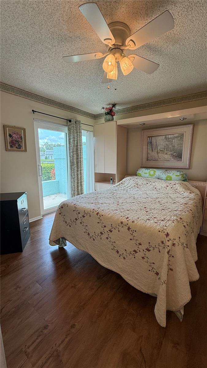 Listing photo id 21 for 2722 Sherbrooke Lane D