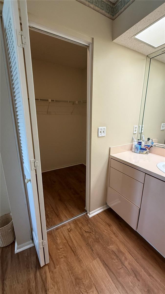Listing photo id 27 for 2722 Sherbrooke Lane D