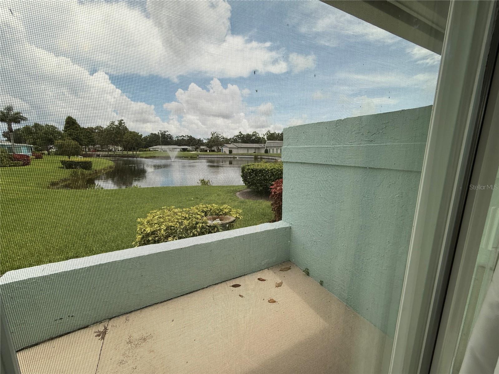 Listing photo id 29 for 2722 Sherbrooke Lane D