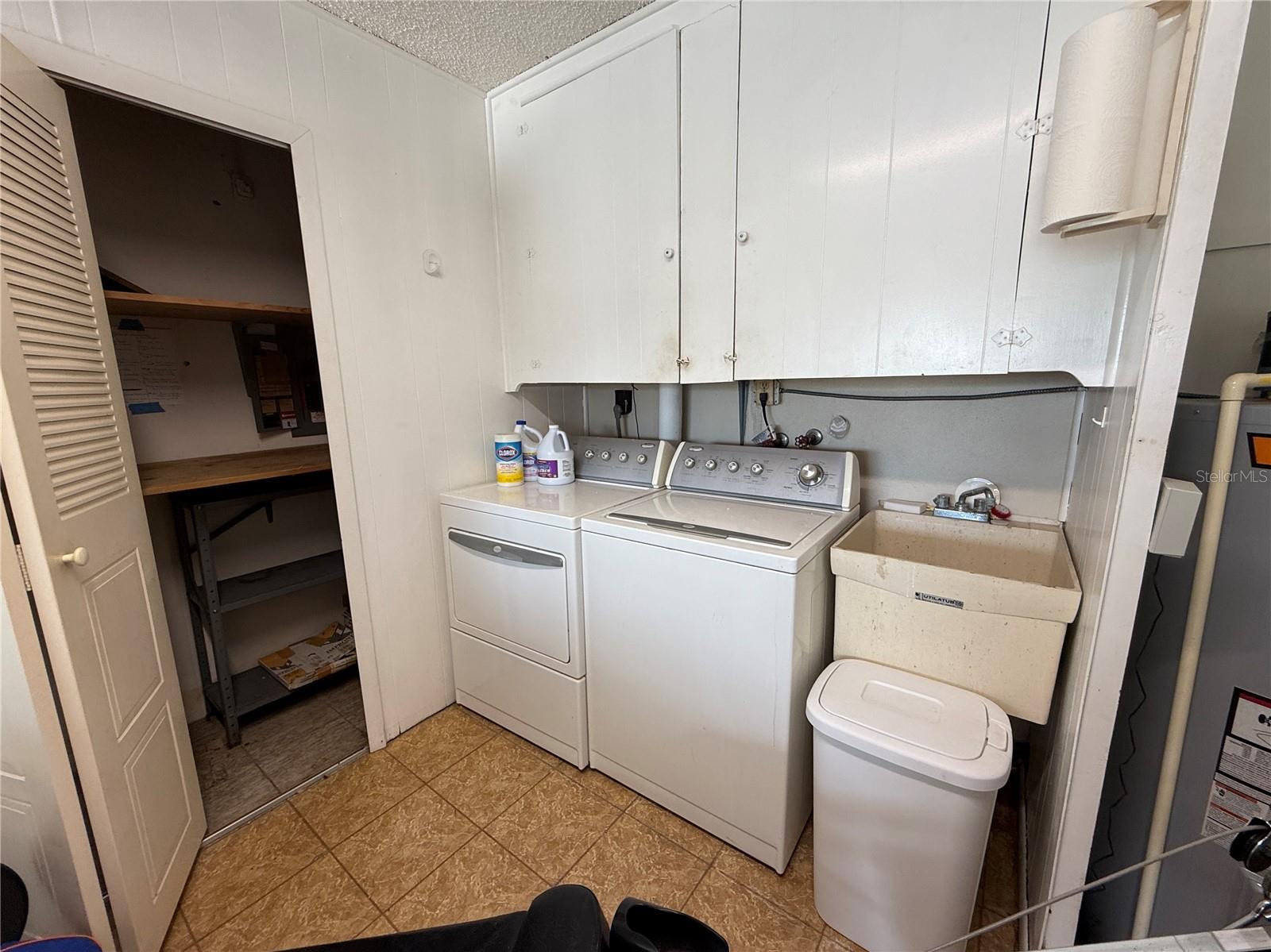 Listing photo id 30 for 2722 Sherbrooke Lane D