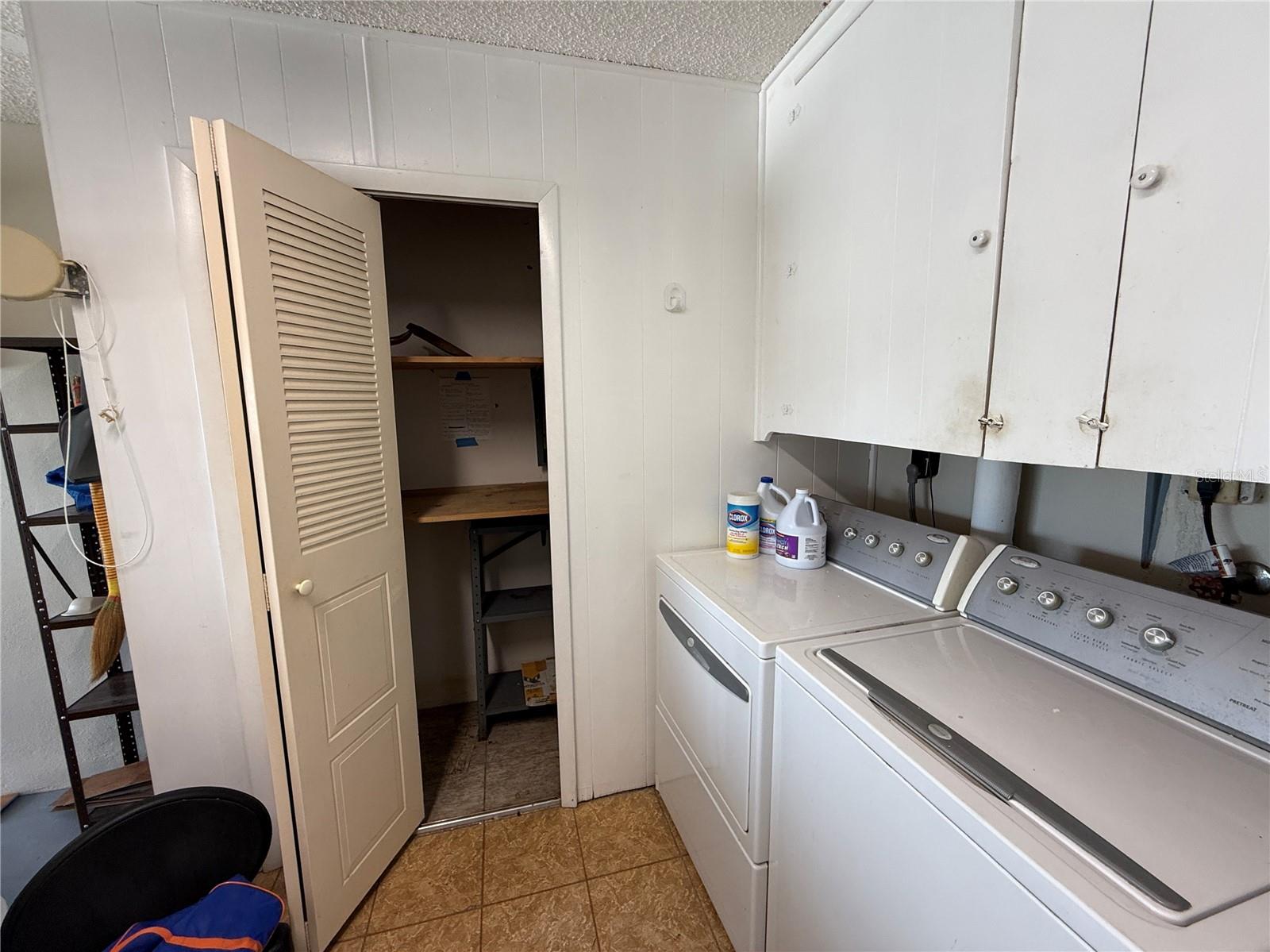 Listing photo id 31 for 2722 Sherbrooke Lane D