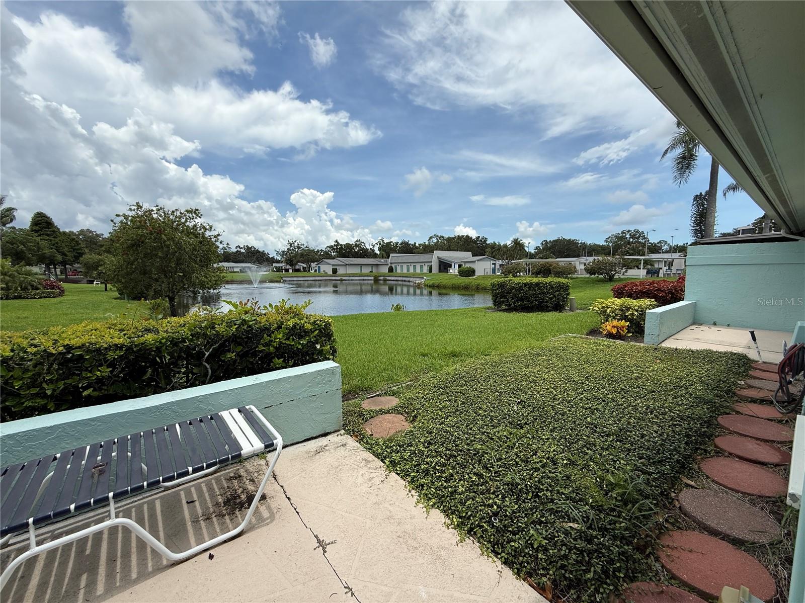 Listing photo id 33 for 2722 Sherbrooke Lane D