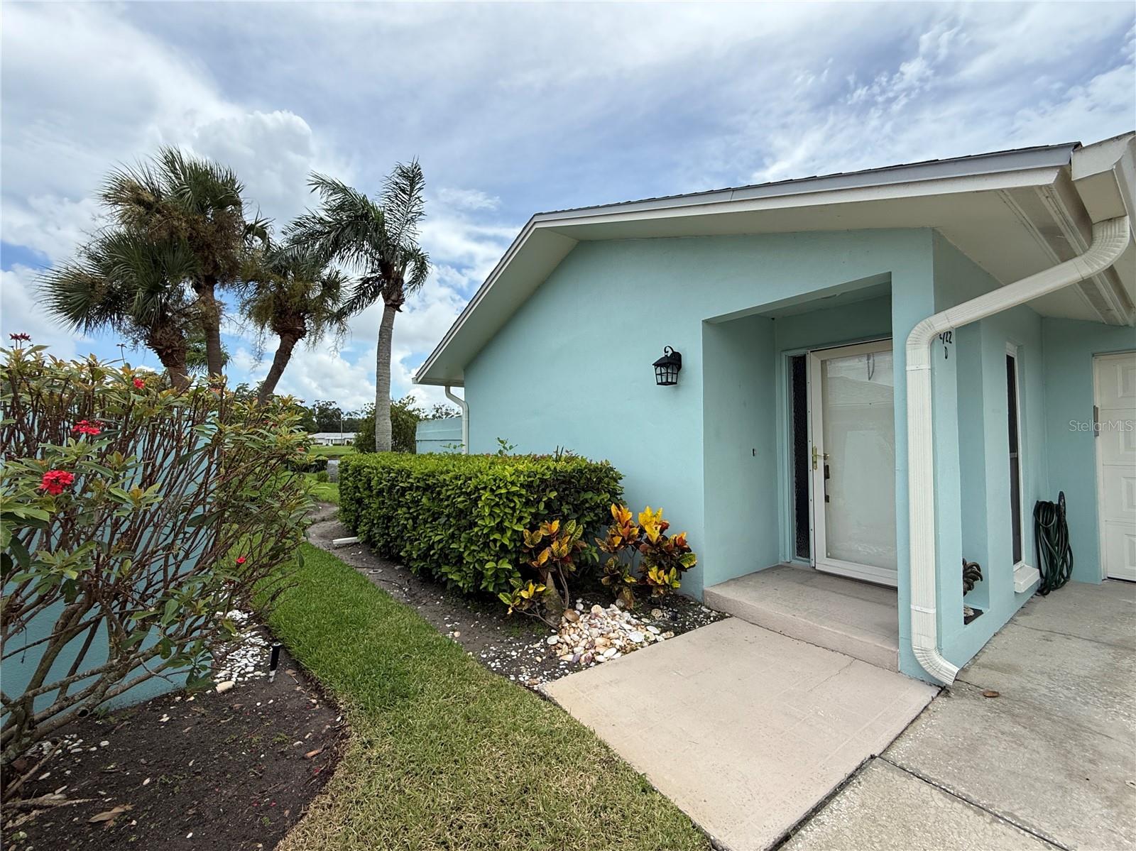 Listing photo id 38 for 2722 Sherbrooke Lane D