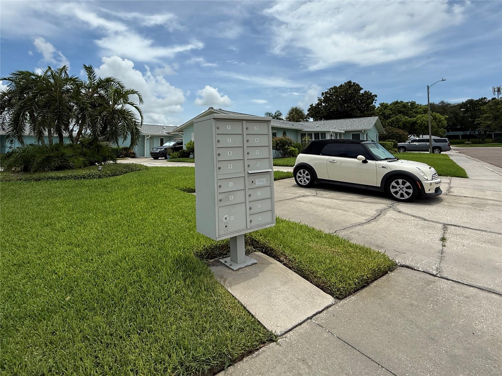 Listing photo id 40 for 2722 Sherbrooke Lane D