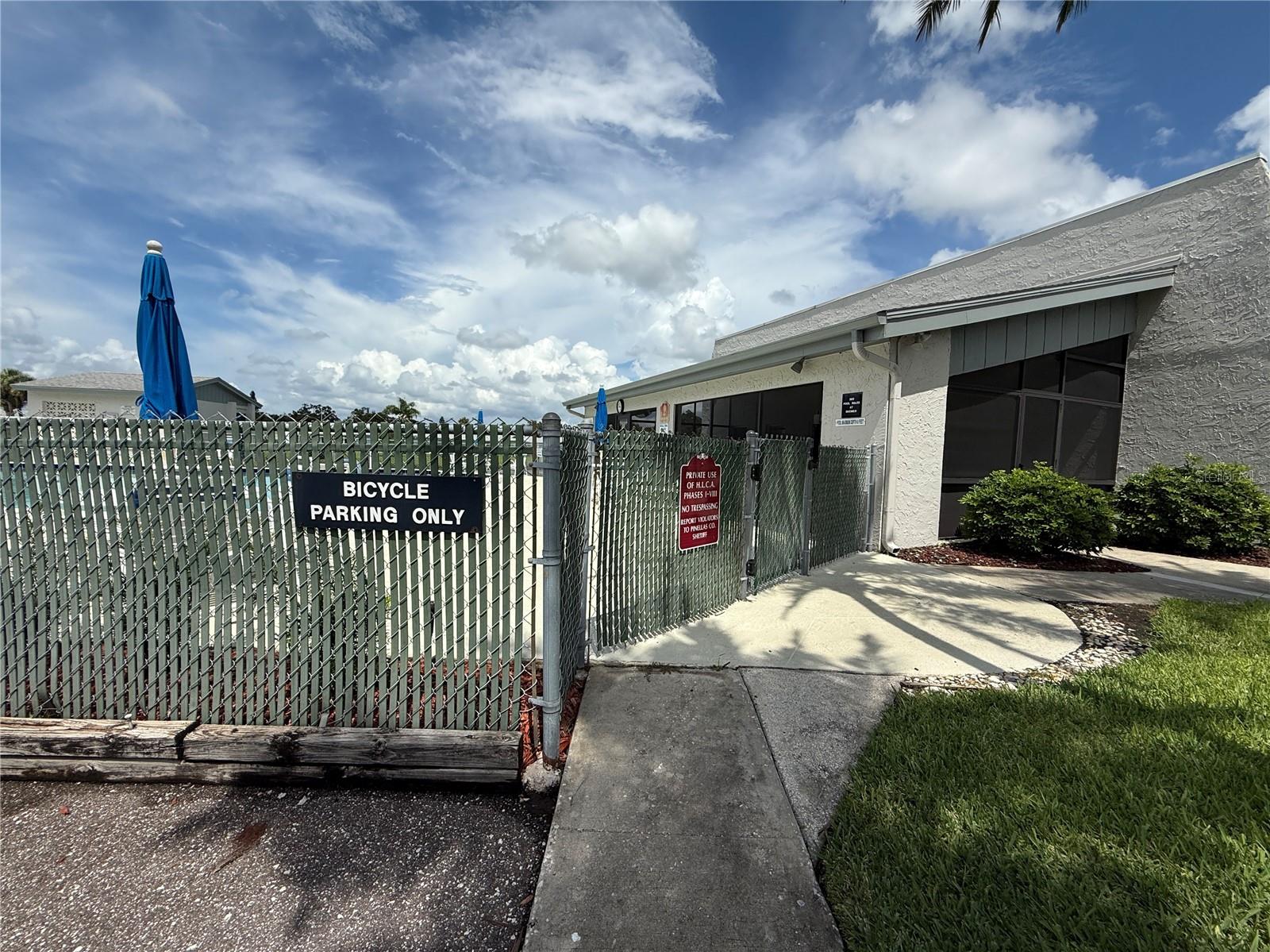Listing photo id 45 for 2722 Sherbrooke Lane D