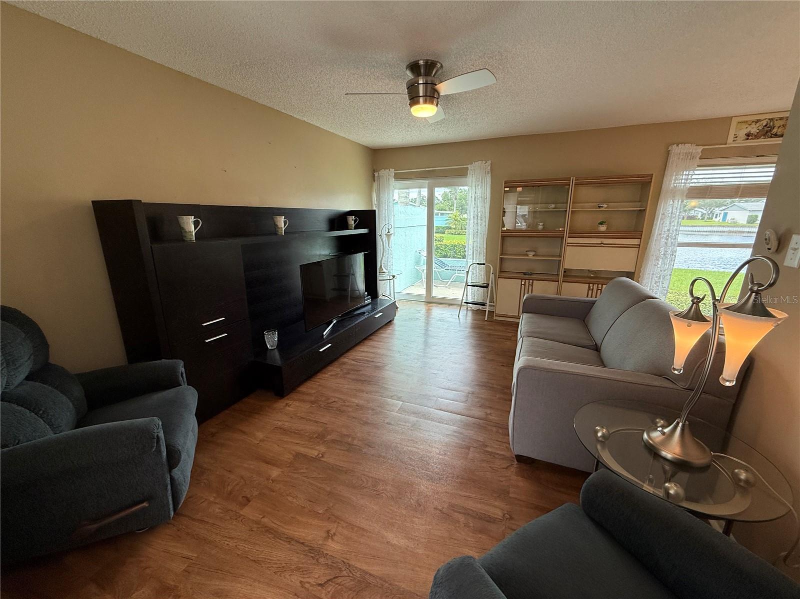 Listing photo id 4 for 2722 Sherbrooke Lane D