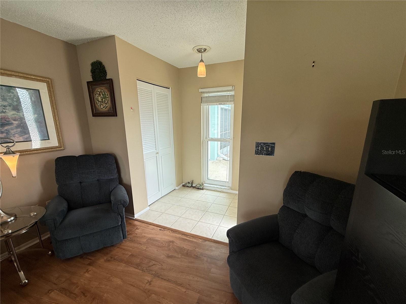 Listing photo id 6 for 2722 Sherbrooke Lane D