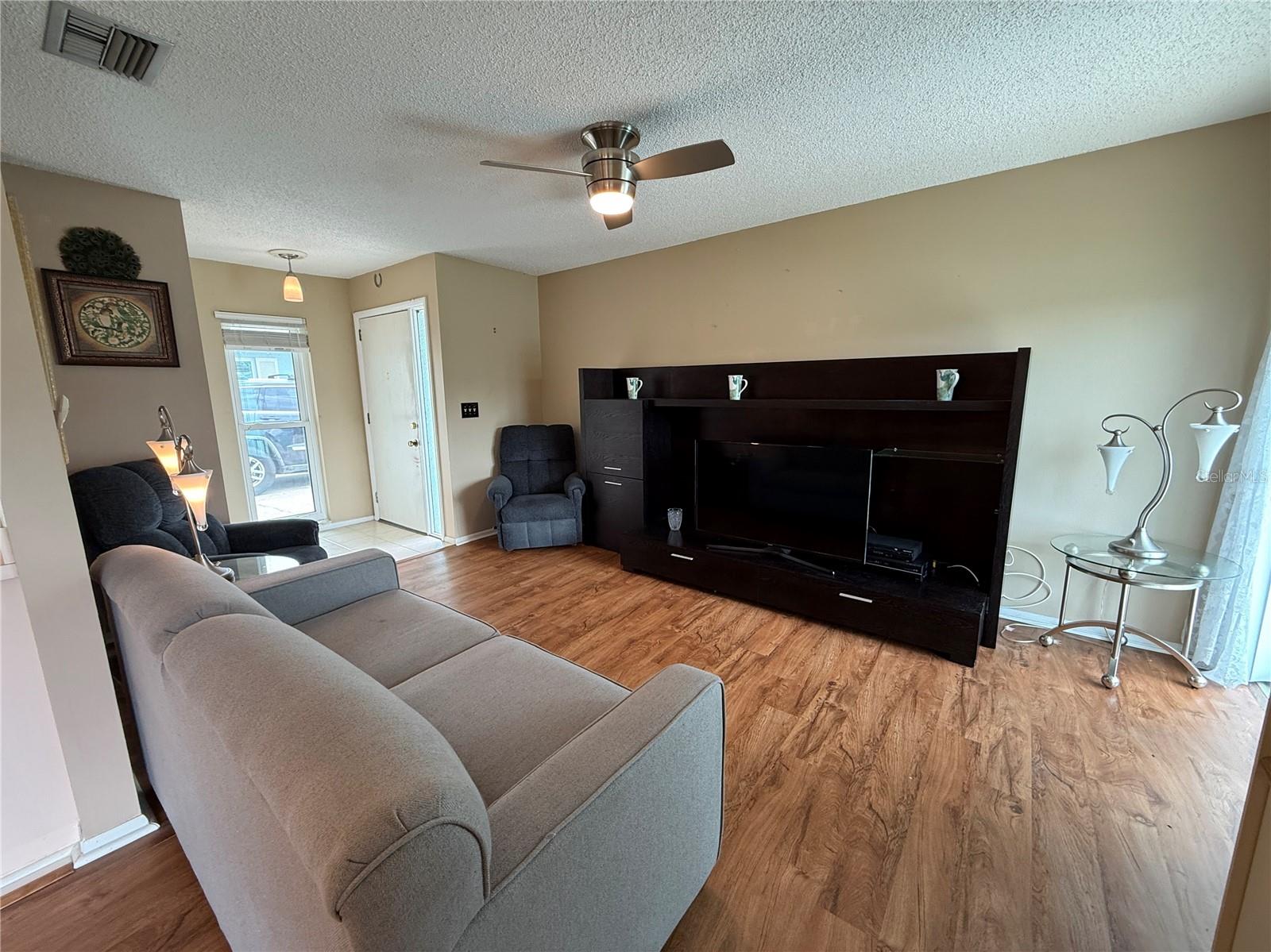 Listing photo id 7 for 2722 Sherbrooke Lane D