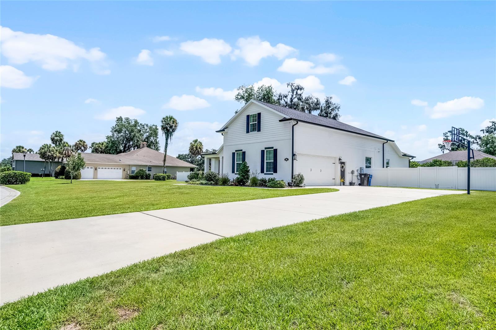 Listing photo id 8 for 926 John Cressler Drive