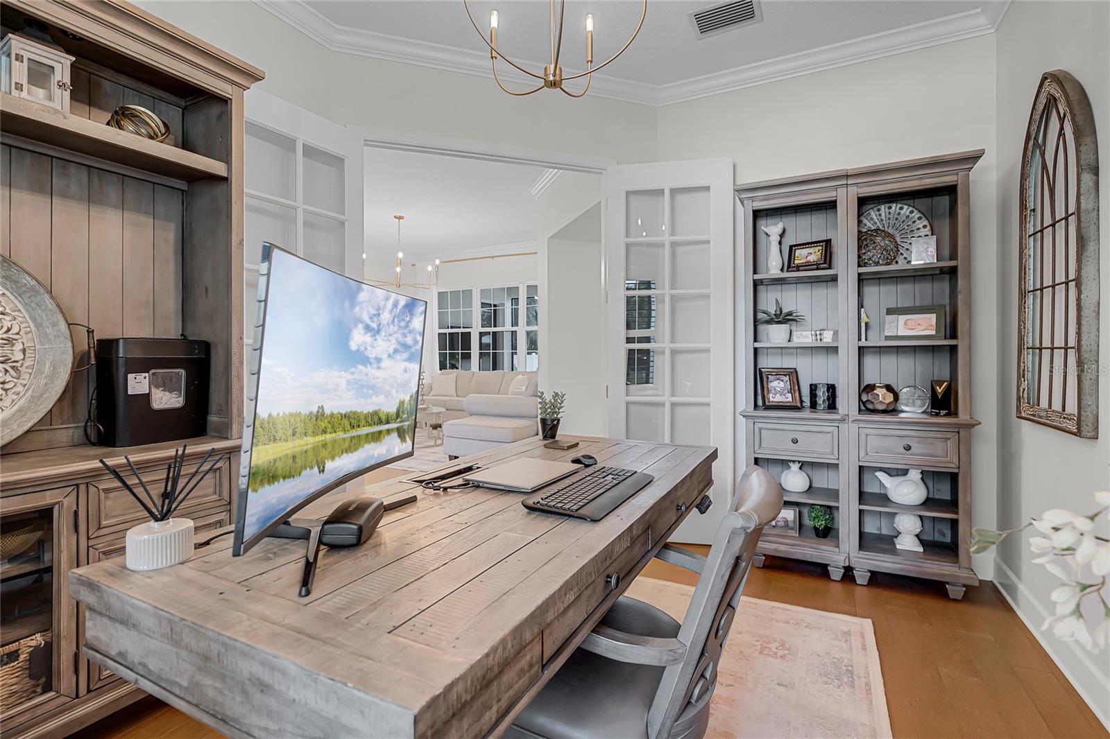 Listing photo id 12 for 926 John Cressler Drive