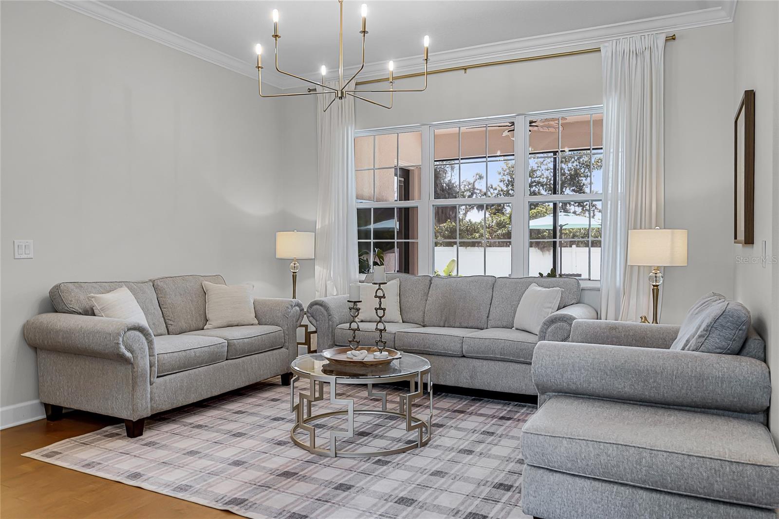 Listing photo id 13 for 926 John Cressler Drive