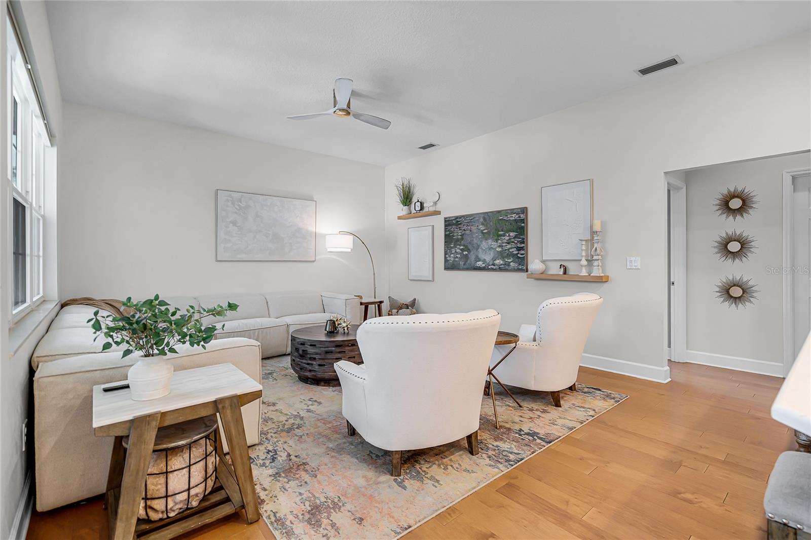 Listing photo id 14 for 926 John Cressler Drive